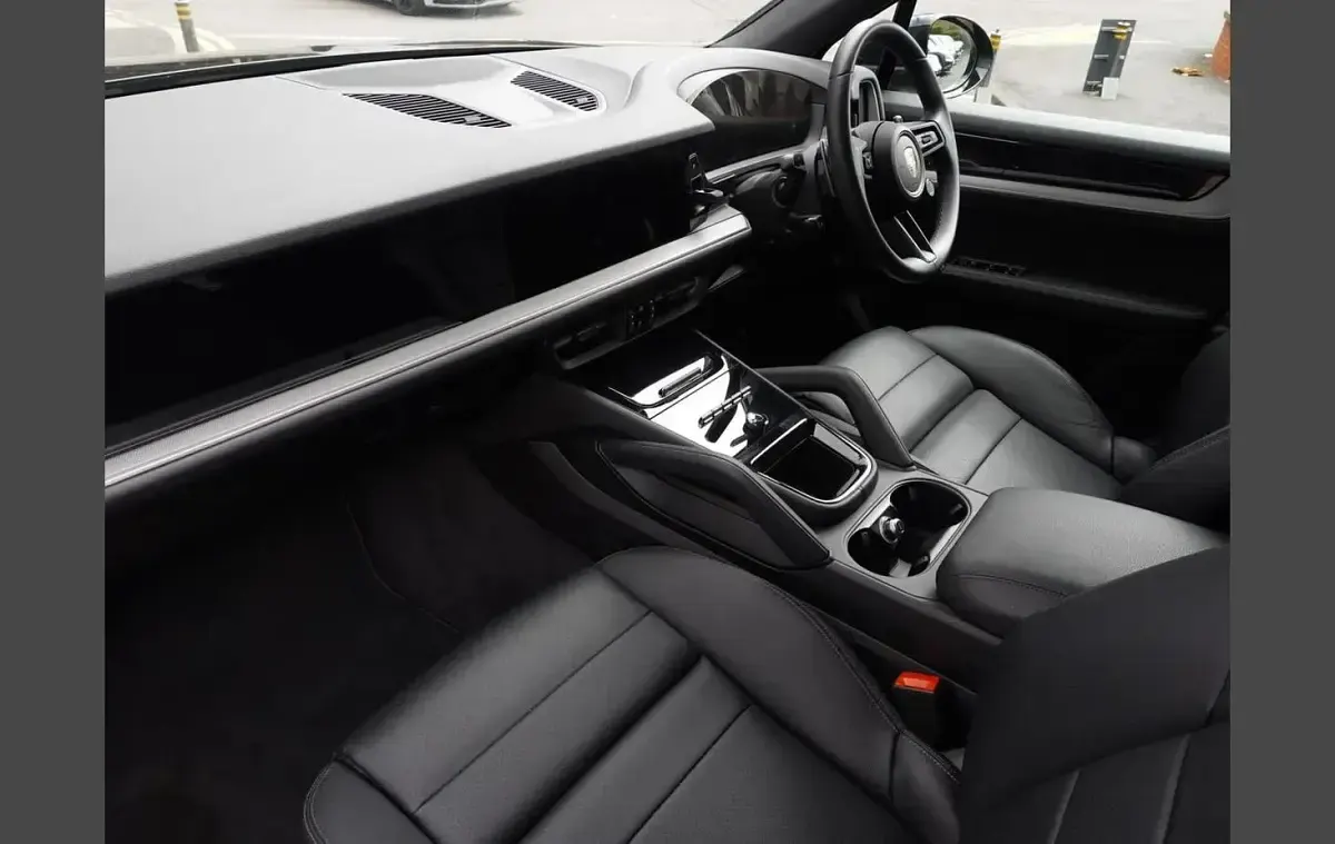 Used Porsche Cayenne 349 HP (256 kW) 2025 Black SUV