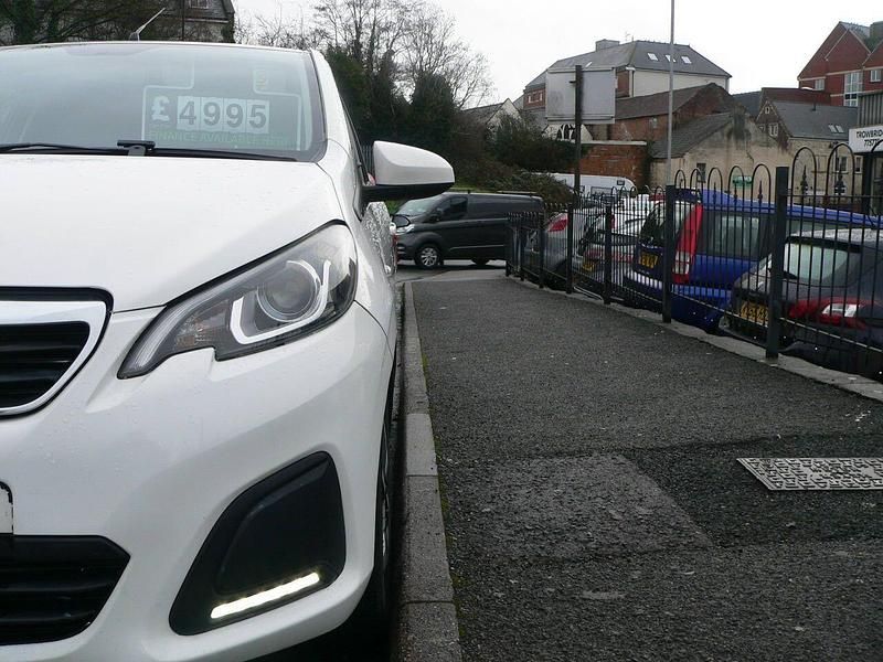 Used Peugeot 108 Allure 2016 White Hatchback