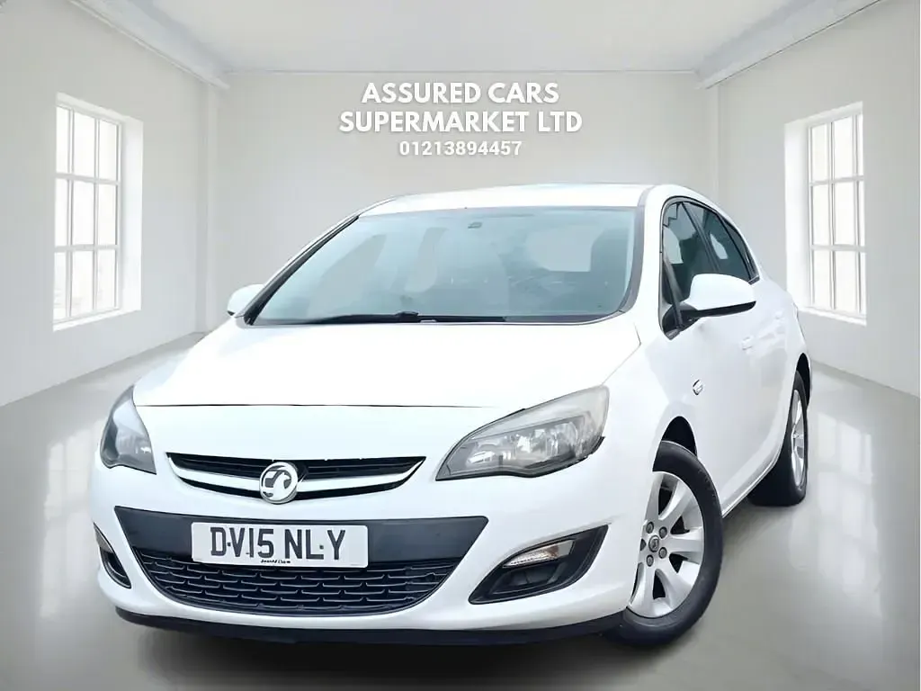 Gebraucht Vauxhall Astra Design Edition 2015 Weiß Kleinwagen