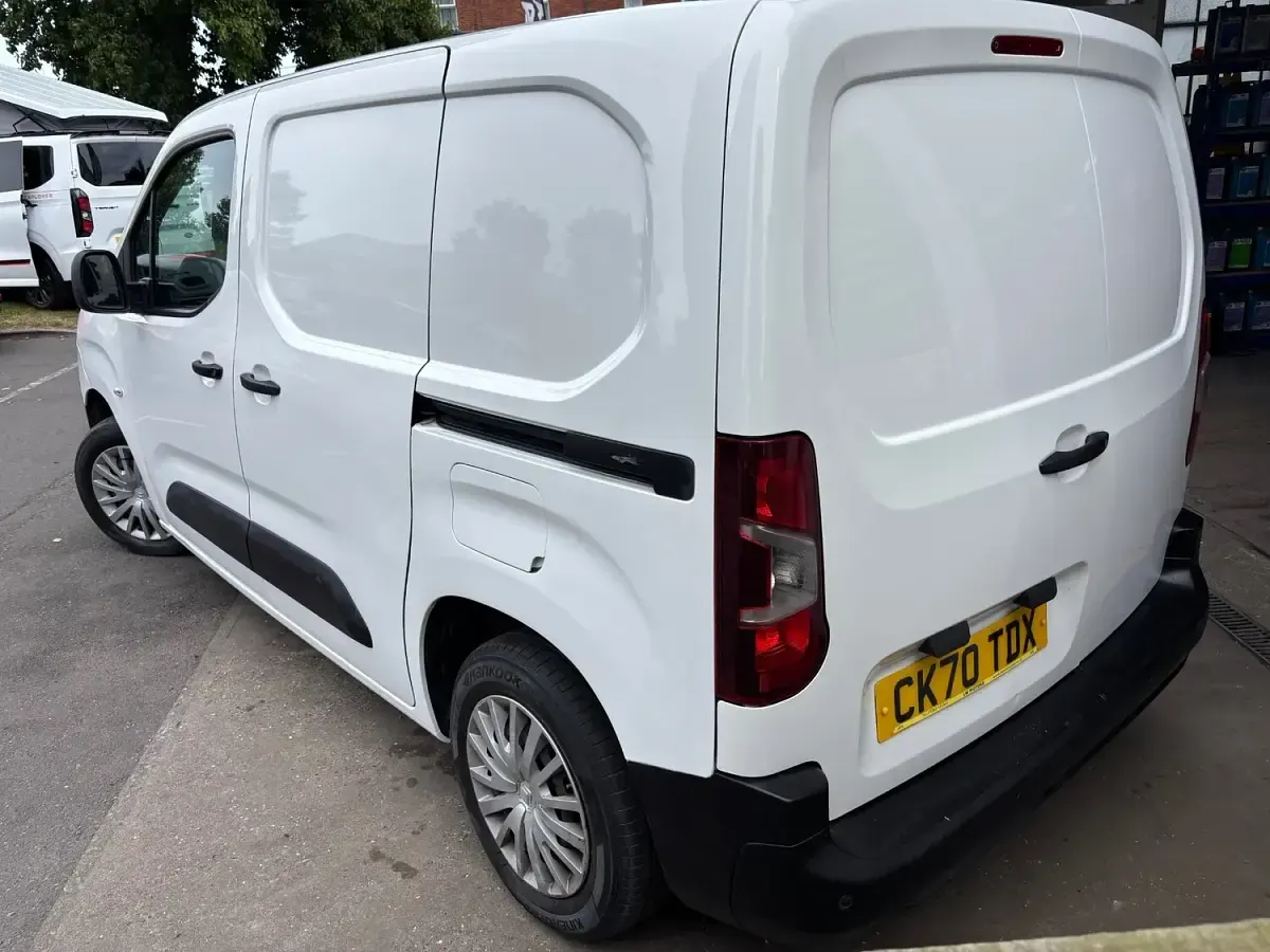 Used Citroën Berlingo Start 75 HP (55 kW) 2020 White MPV