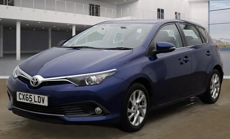 Blue Used 2015 Toyota Auris Hatchback | £9,036 (Fair price) - Image 1/4