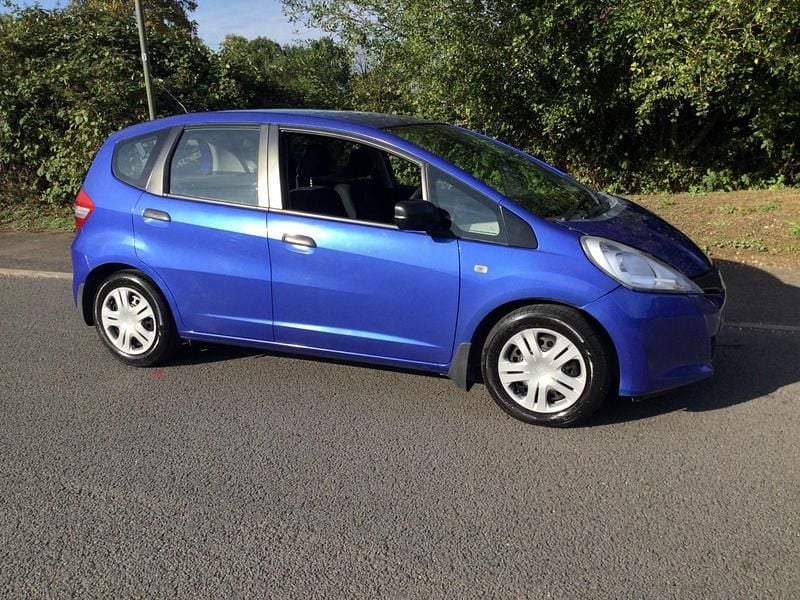 Used Honda Jazz S 90 HP (66 kW) 2011 Estoril blue metallic Hatchback