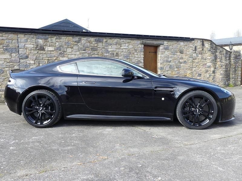 Used Aston Martin V12 Vantage 510 HP (375 kW) 2013 Black Hatchback
