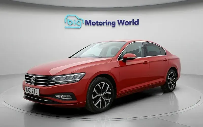 Begagnad VW Passat SEL 150 HK (110 kW) 2021 Röd Sedan