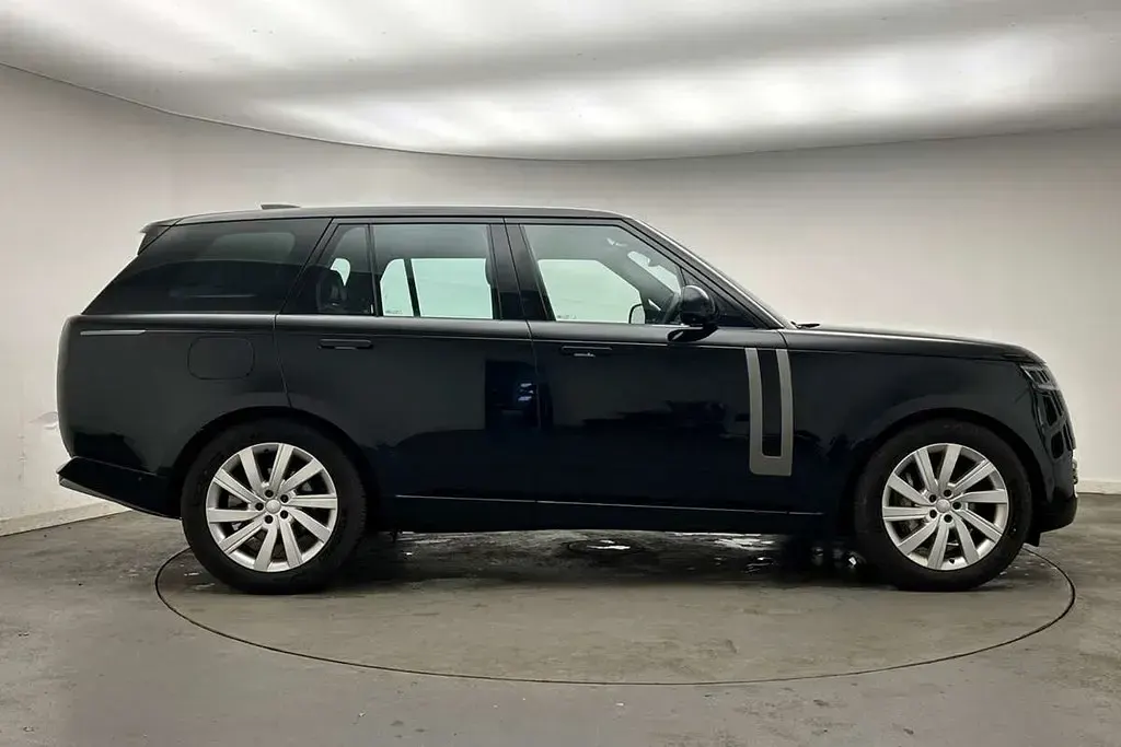 Used Land Rover Range Rover SE 296 HP (217 kW) 2024 Black SUV