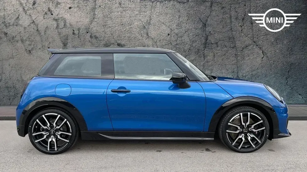 Used Mini Cooper Hatch 113 kW (154 HP) 2026 Blue Hatchback