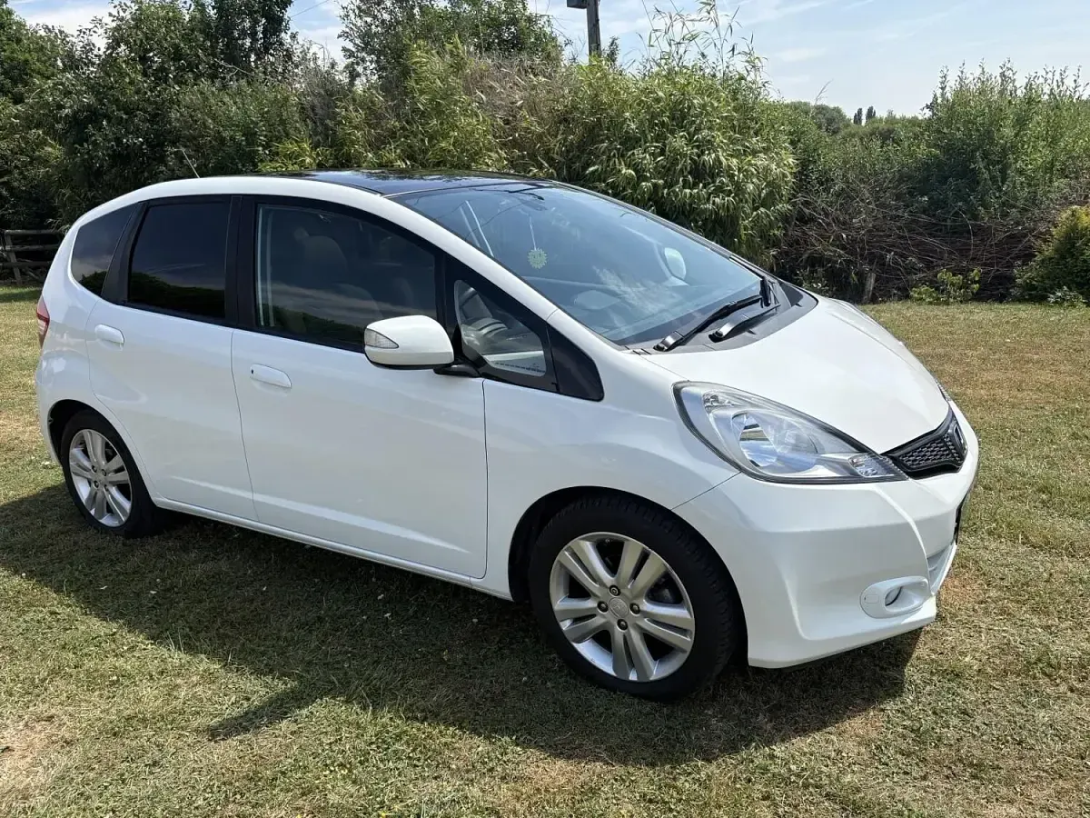 Used Honda Jazz ES 99 HP (72 kW) 2014 White Hatchback