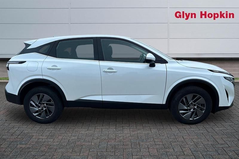Used Nissan Qashqai Acenta Premium 2025 White SUV