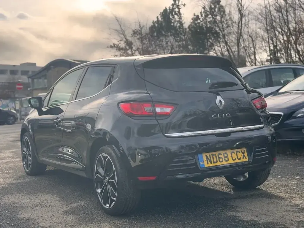 Used Renault Clio Iconic 90 HP (66 kW) 2018 Black Hatchback