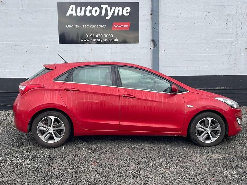 Used Hyundai i30 SE 2015 Red Hatchback