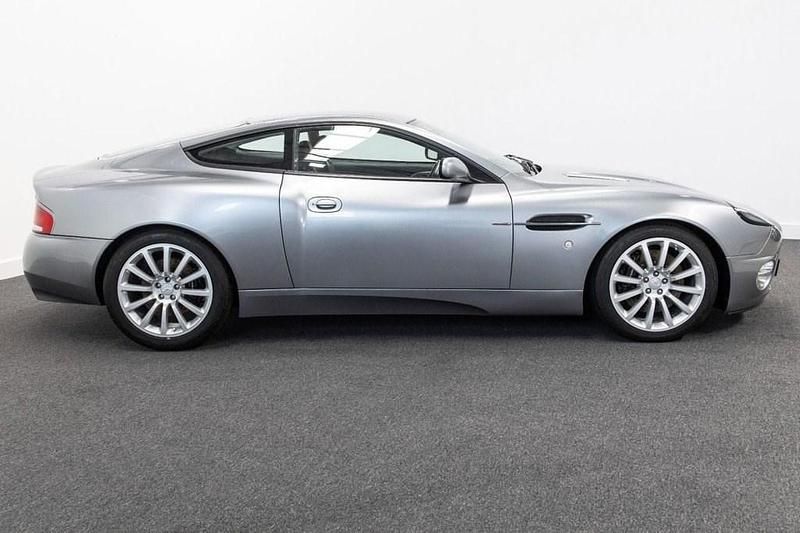 Used Aston Martin Vanquish 466 HP (342 kW) 2004 Silver Coupe