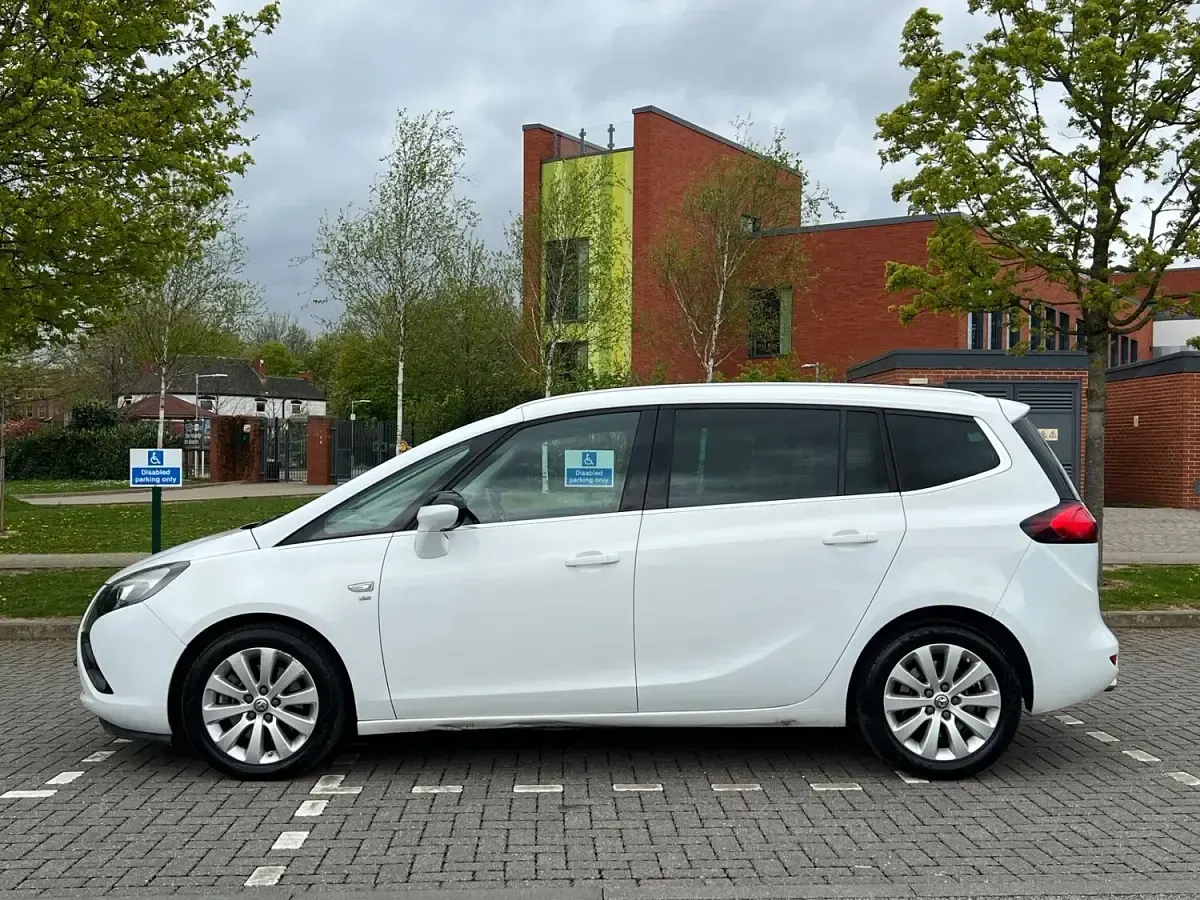 Used Vauxhall Zafira 170 HP (125 kW) 2016 White MPV