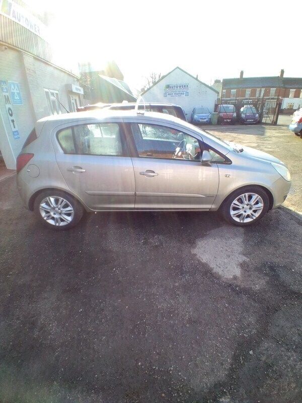 Gold Used 2007 Vauxhall Corsa Design Edition Hatchback | £4,295 (A bit pricey) - Image 1/4