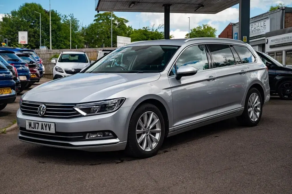Used VW Passat Business 150 HP (110 kW) 2017 Silver Estate