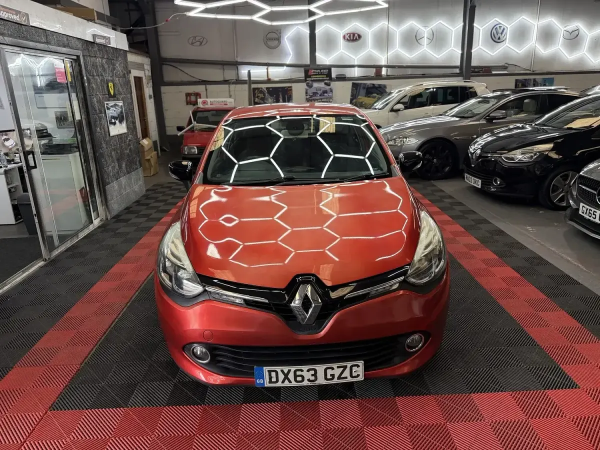 Used Renault Clio IV Dynamique 90 HP (66 kW) 2013 Red Hatchback