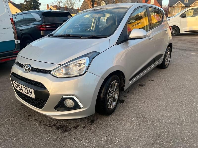 Used Hyundai i10 Premium 67 HP (49 kW) 2015 Silver Hatchback