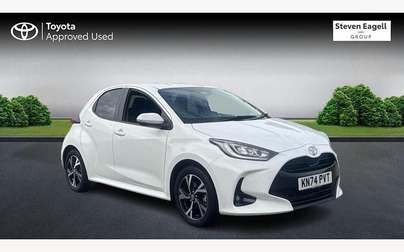 Used 2025 Toyota Yaris Hybrid Design Hatchback | £20,222 (Fair price) - Image 1/4