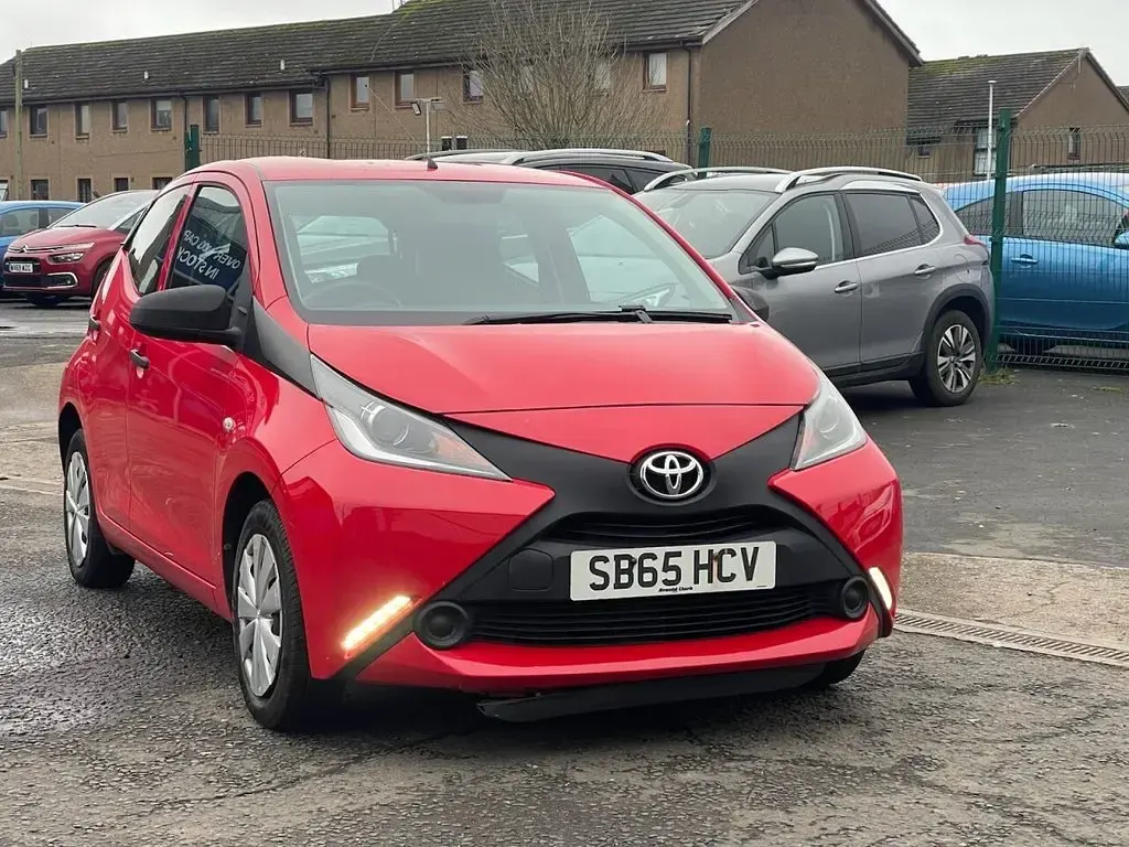 Used Toyota Aygo 68 HP (50 kW) 2015 Red Hatchback