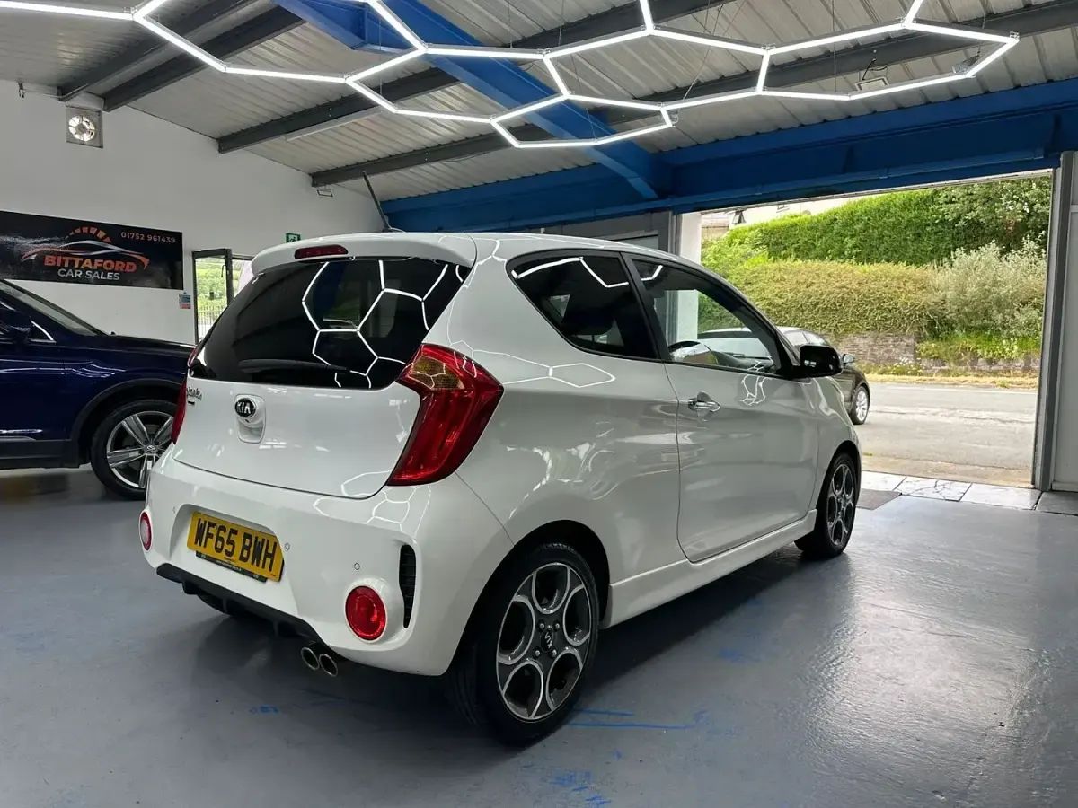 Used Kia Picanto 84 HP (61 kW) 2015 White Hatchback