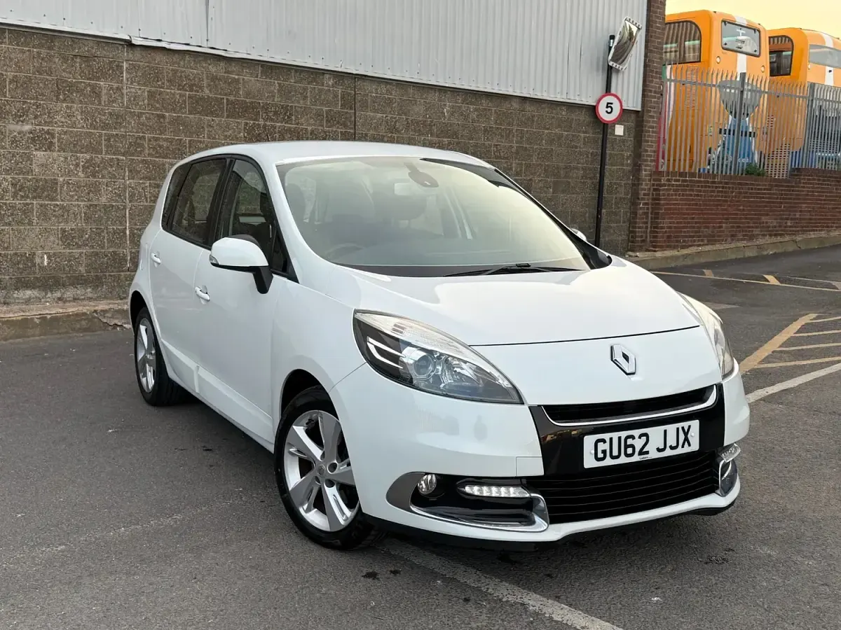 Used Renault Scénic Dynamique 2012 White MPV