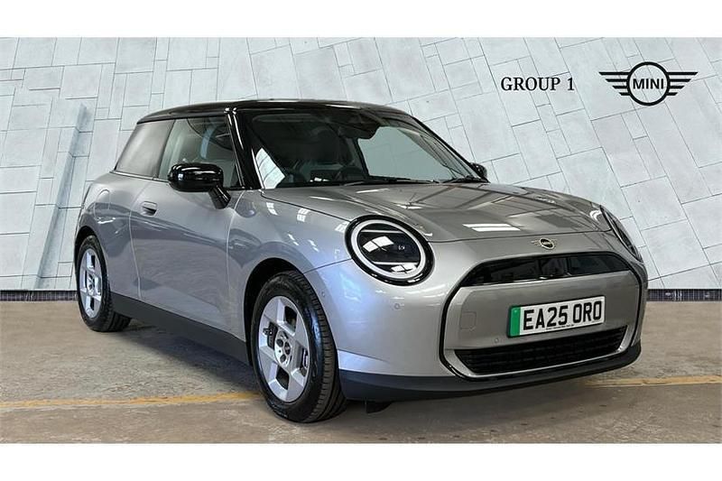 Silver New 2025 Mini Cooper Classic Hatchback | £26,495 (Super price) - Image 1/4