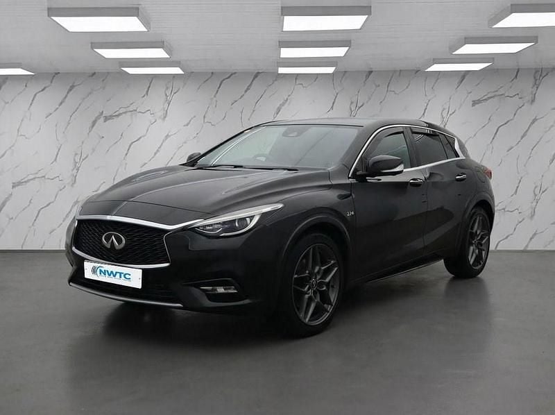 Used Infiniti Q30 Premium 2016 Black Hatchback