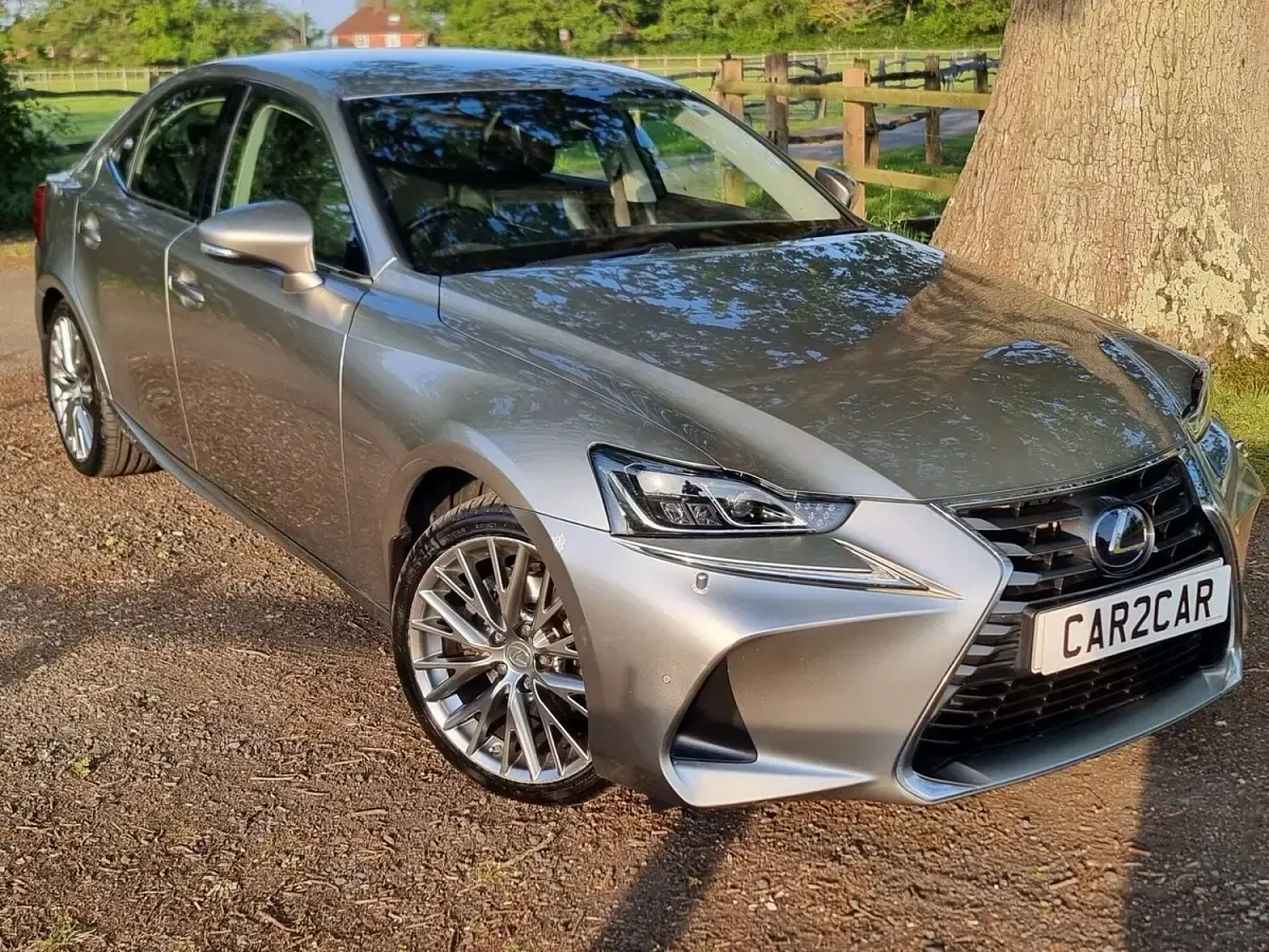 Used Lexus IS300h 223 HP (164 kW) 2017 Silver Sedan