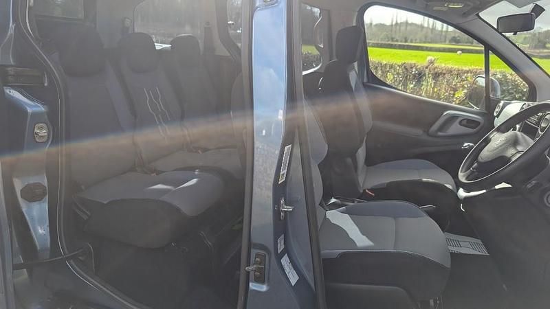 Used Peugeot Partner Tepee S 92 HP (67 kW) 2015 Metallic blue MPV