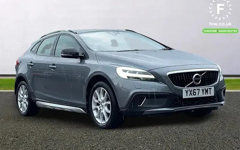 Used Volvo V40 Pro 152 HP (111 kW) 2017 Hatchback