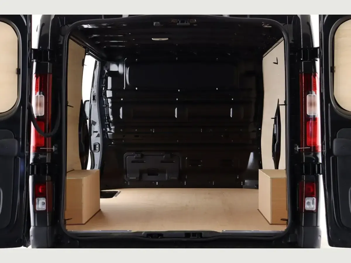 New Renault Trafic 2026 Black