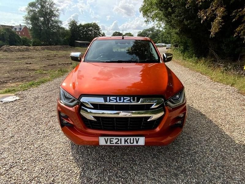Used Isuzu Pick up 164 HP (120 kW) 2021 Orange Pickup
