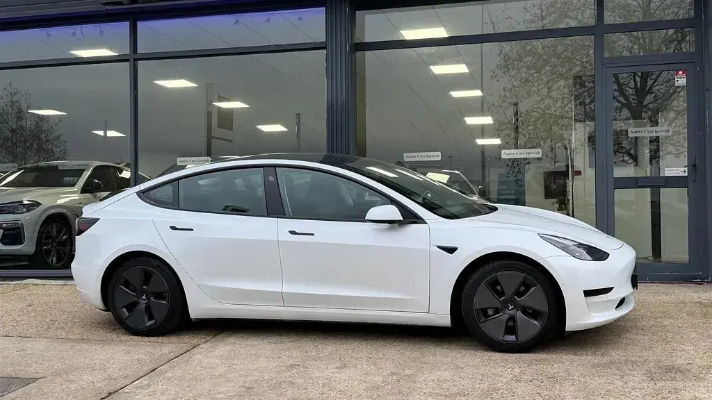 Usado Tesla Model 3 Standard Range Plus 239 kW (325 HP) 2020 Branco Sedan