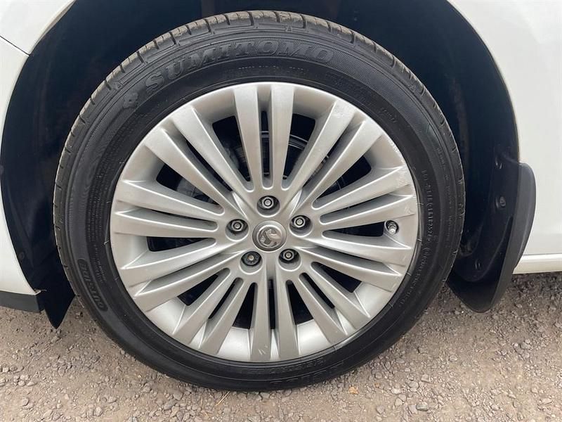Second-hand Vauxhall Astra Excite 2015 Alb Hatchback
