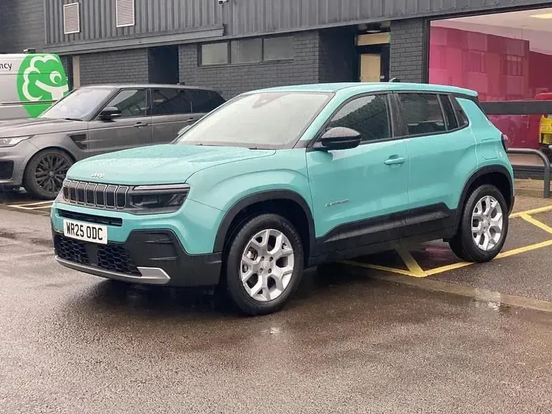 Usado Jeep Avenger Altitude 100 HP (73 kW) 2025 Azul SUV