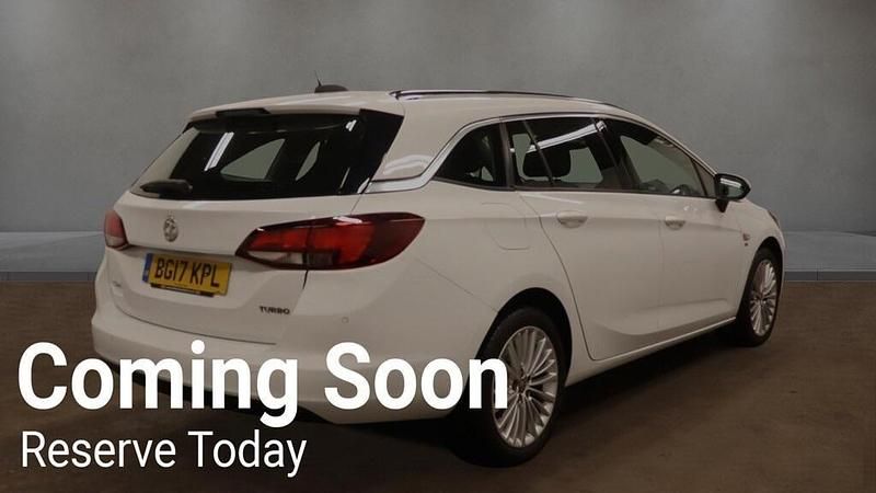 Used Vauxhall Astra Elite 150 HP (110 kW) 2017 White Estate