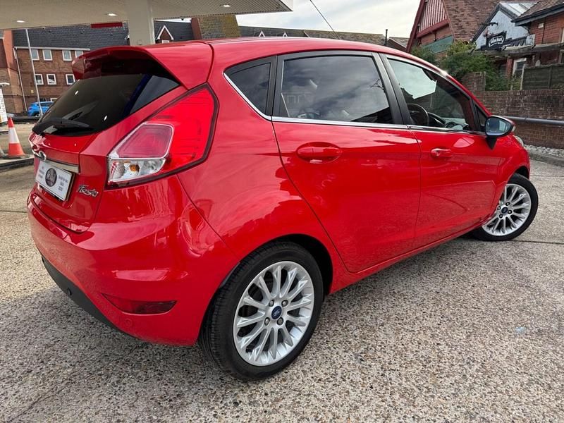 Used Ford Fiesta Titanium X 95 HP (69 kW) 2013 Red Hatchback