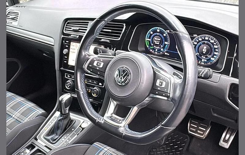 Used VW Golf VIII Advance 200 HP (147 kW) 2020 Blue Hatchback