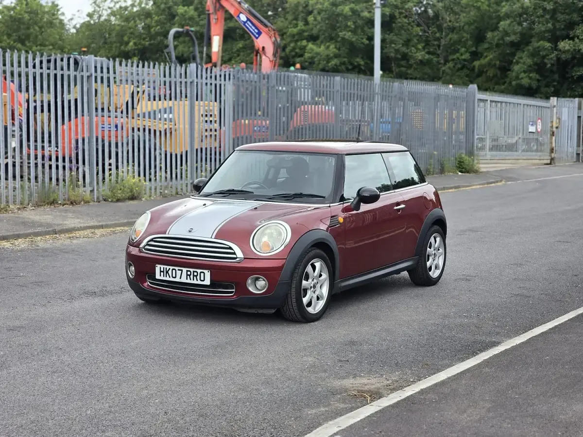 Used Mini ONE Hatch 95 HP (69 kW) 2007 Red Hatchback