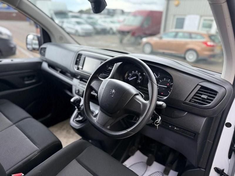 Second-hand Peugeot Expert Premium 2023 Alb Van