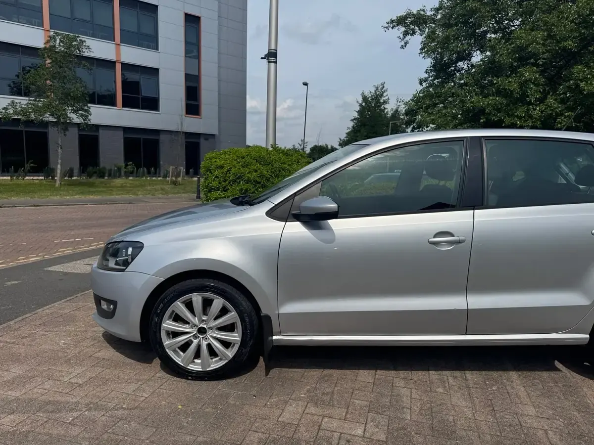 Used VW Polo SEL 90 HP (66 kW) 2011 Silver Hatchback