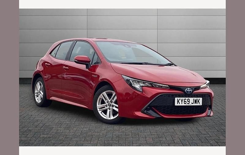 Used Toyota Corolla 122 HP (89 kW) 2019 Red Hatchback