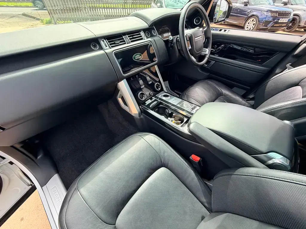 Used Land Rover Range Rover Vogue SE 404 HP (297 kW) 2019 White SUV