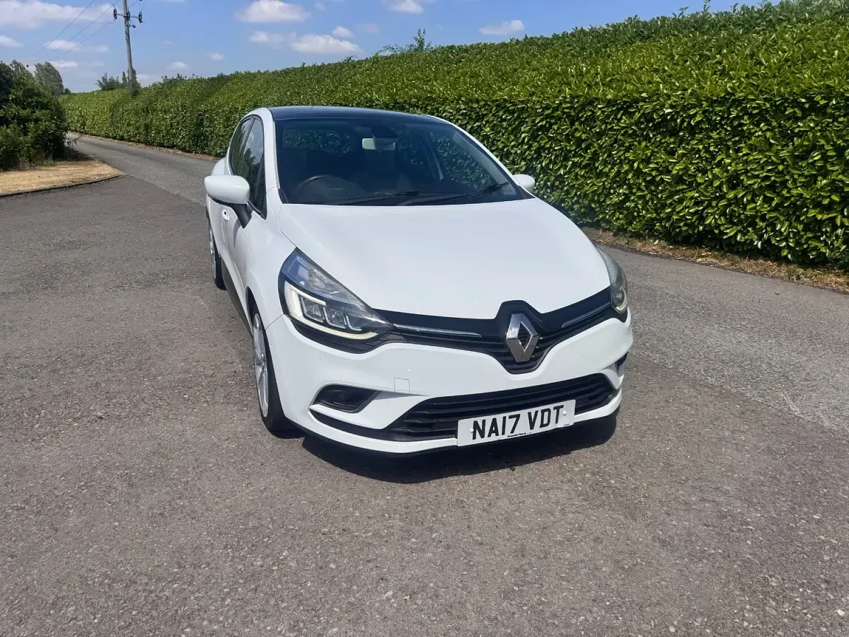 Used Renault Clio Dynamique 2017 White Hatchback
