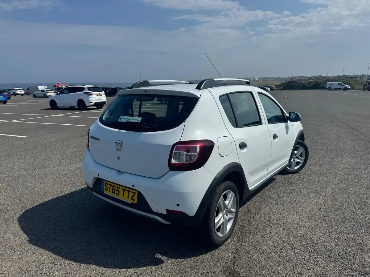 Used Dacia Sandero Lauréate 2015 White Hatchback