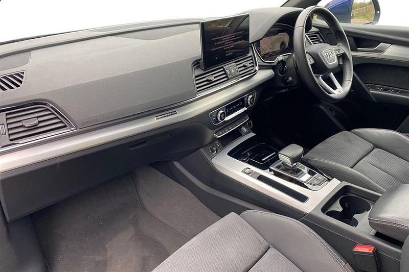 Used Audi Q5 S-Line 265 HP (194 kW) 2023 Navarra blue SUV