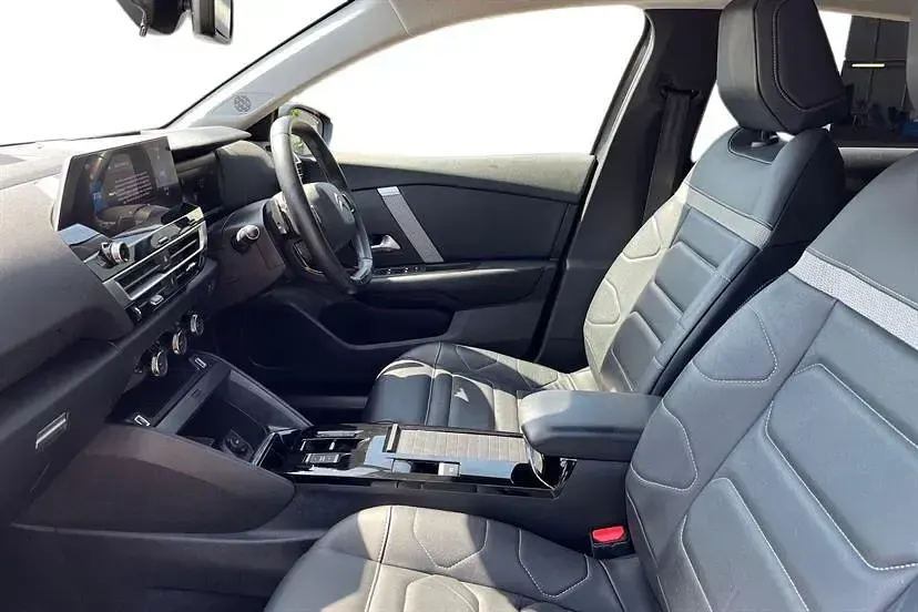 Used Citroën C4 PureTech 131 HP (96 kW) 2023 Platinum grey SUV