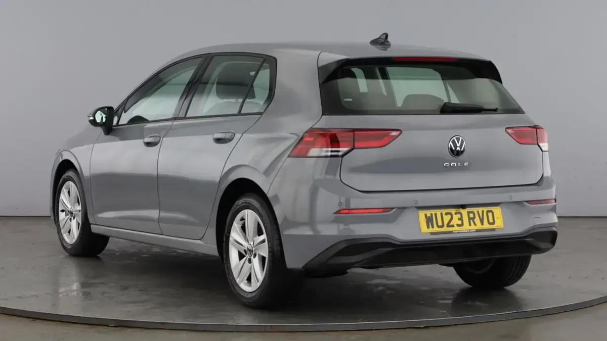Usado VW Golf VIII Life 150 HP (110 kW) 2023 Cinzento Citadino