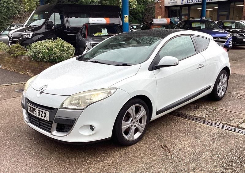 White Used 2009 Renault Mégane Coupé Dynamique Coupe | £4,995 (Expensive) - Image 1/4