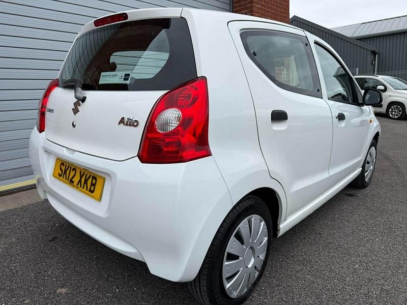 Used Suzuki Alto 68 HP (50 kW) 2012 White Hatchback