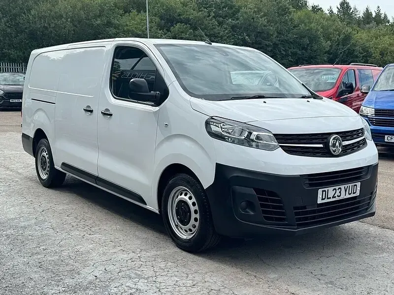 Used Vauxhall Vivaro 100 HP (73 kW) 2023 White MPV